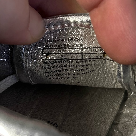 ⬇️$25 Michael Kors size 3 baby girl shoes Adorable 🥰 - Picture 4 of 6